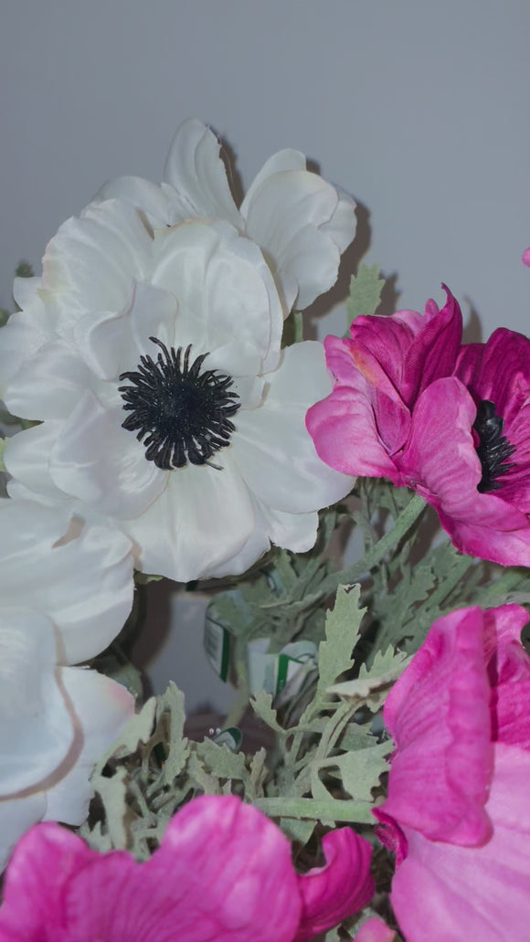 kunstbloemen, wit en paars gekleurd